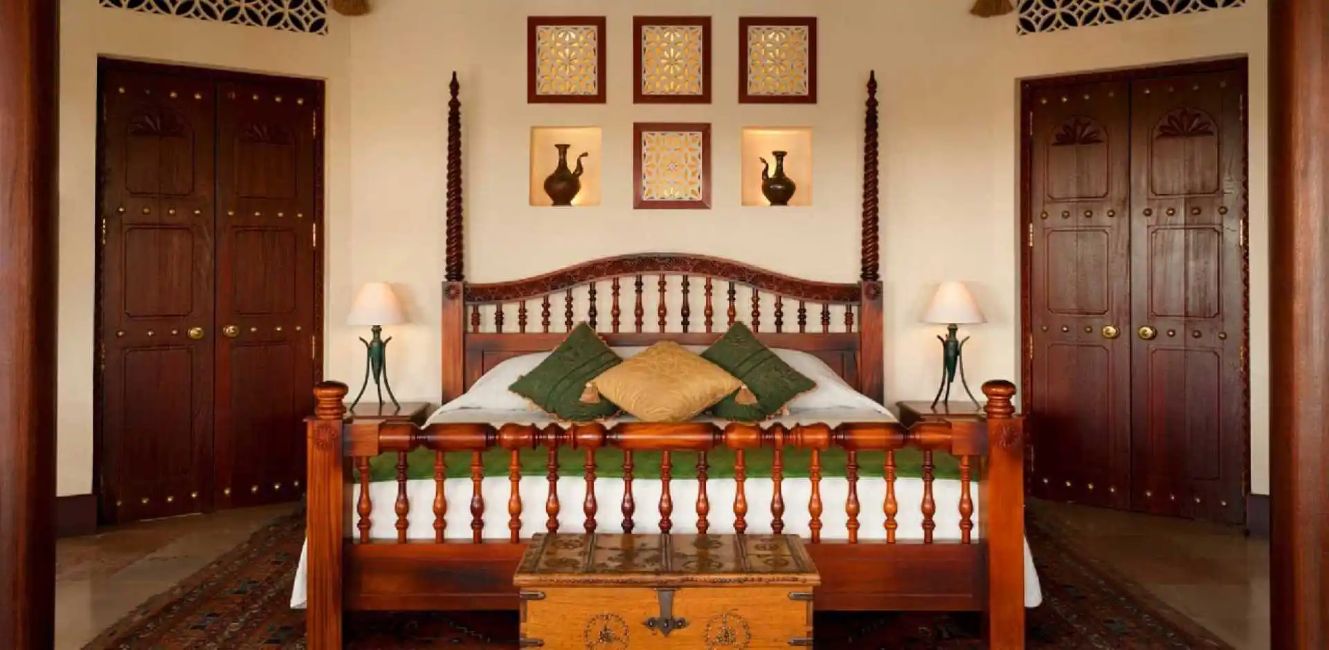 UAE152_2_5.webp