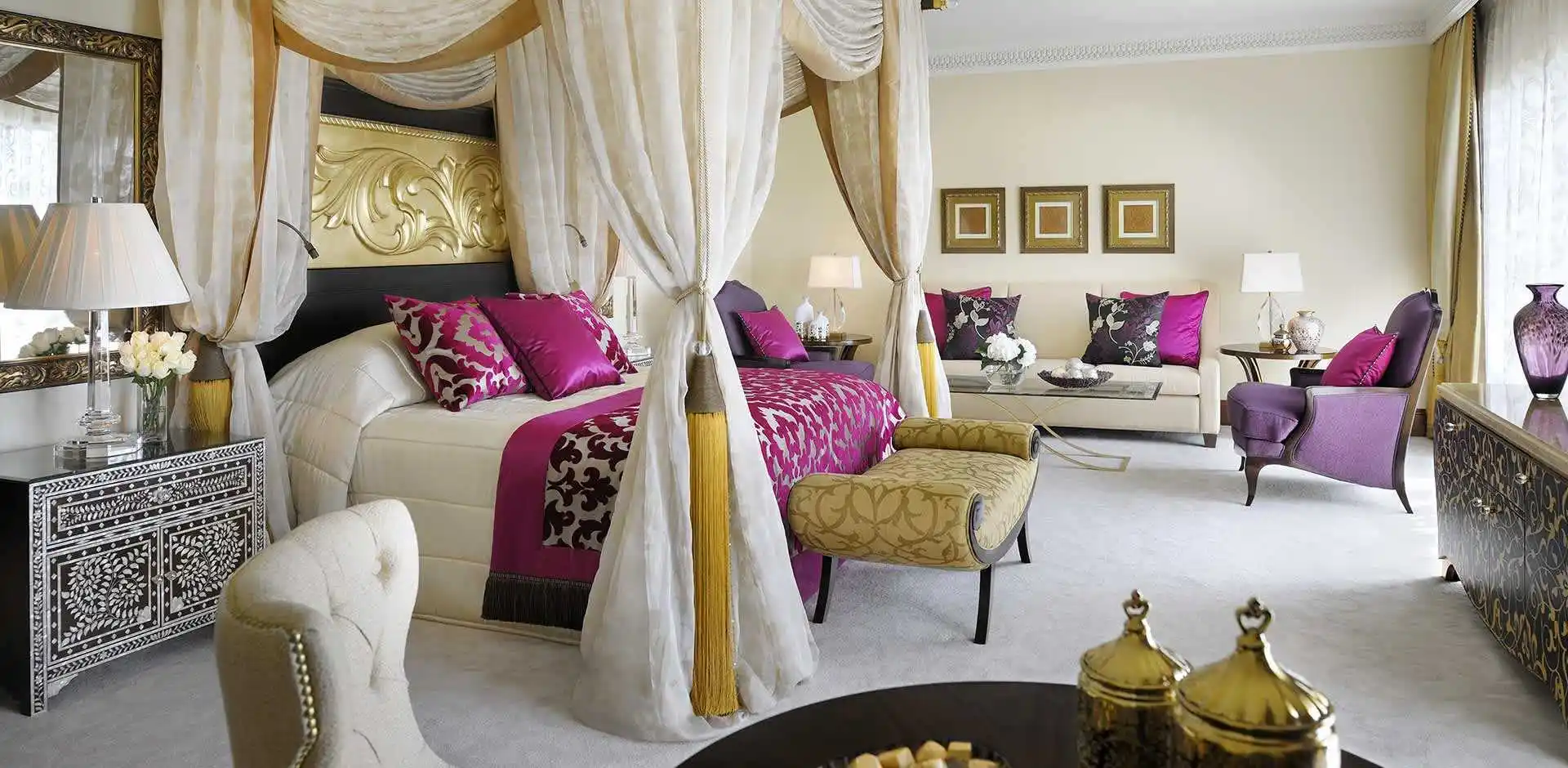 UAE161_3_5.webp