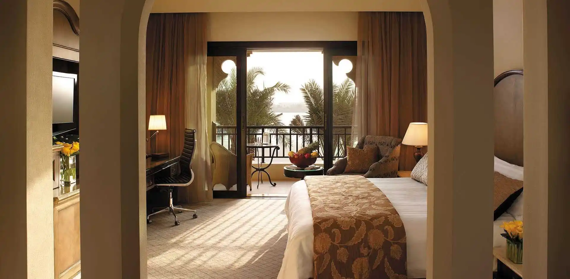 UAE166_3_5.webp