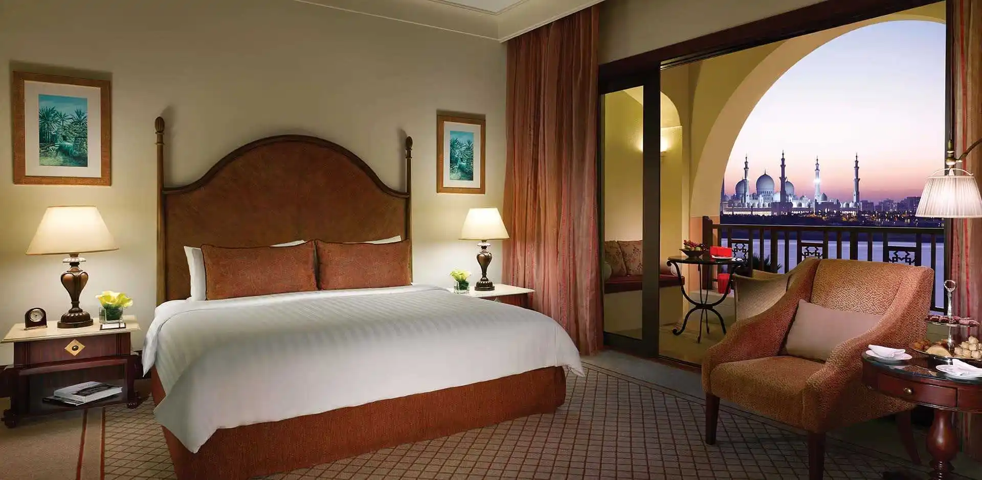 UAE166_4_5.webp