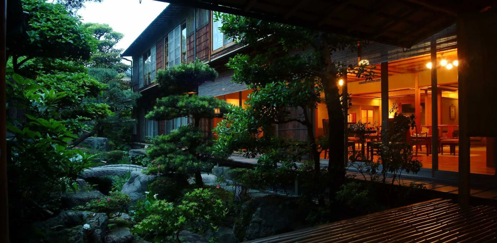 JAP183_3_5.webp