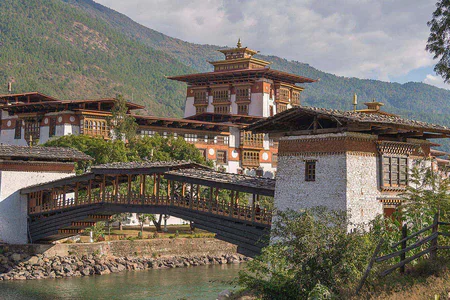 Eastern Bhutan’s Lhuntsi Weaving Trek