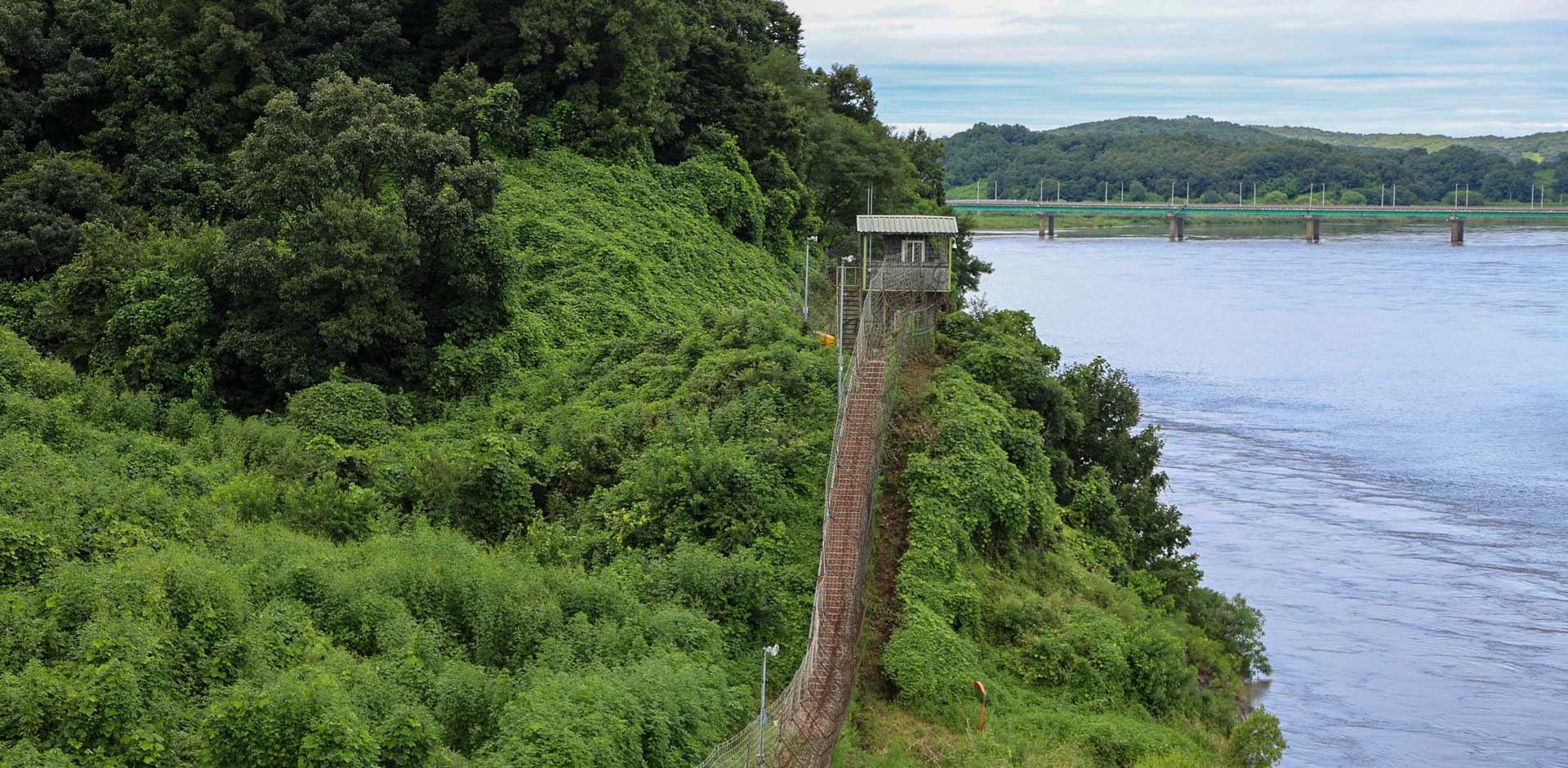 DMZ (Demilitarized Zone) 